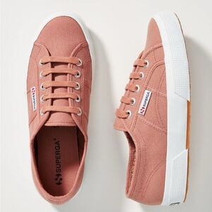 Superga classic sneaker. Size 8.